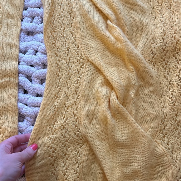 Beautiful Arden B Yellow Sweater - Picture 3 of 6